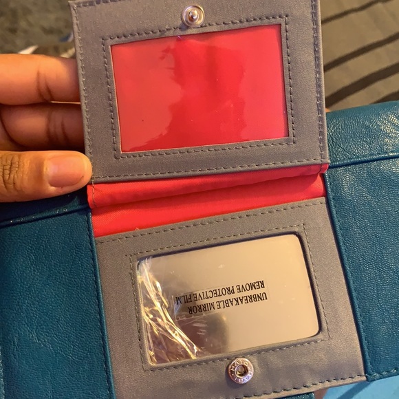 Kenneth Cole Reaction Wallet - Picture 5 of 5